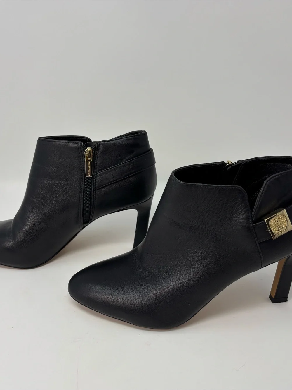 Vince Camuto Lokarie Black Leather Ankle Booties Gold Accent Heel Size 8.5
